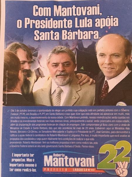 Mantovani e Lula em foto de 2004 em panfleto para eleições; defesa estuda apresentar a imagem à PF