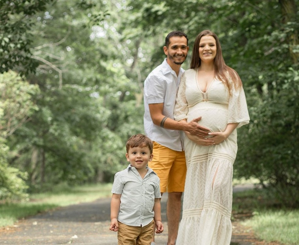 Mãe já tinha um filho quando engravidou de trigêmeos  — Foto: Arquivo Pessoal 