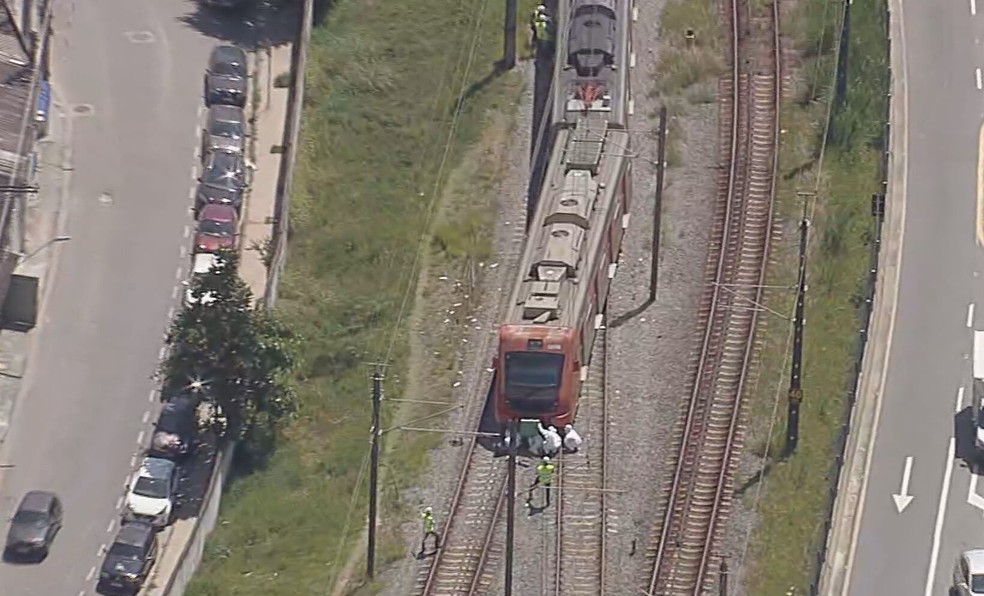 Trem descarrila com passageiros na Linha 8-Diamante em SP; não houve feridos — Foto: TV Globo