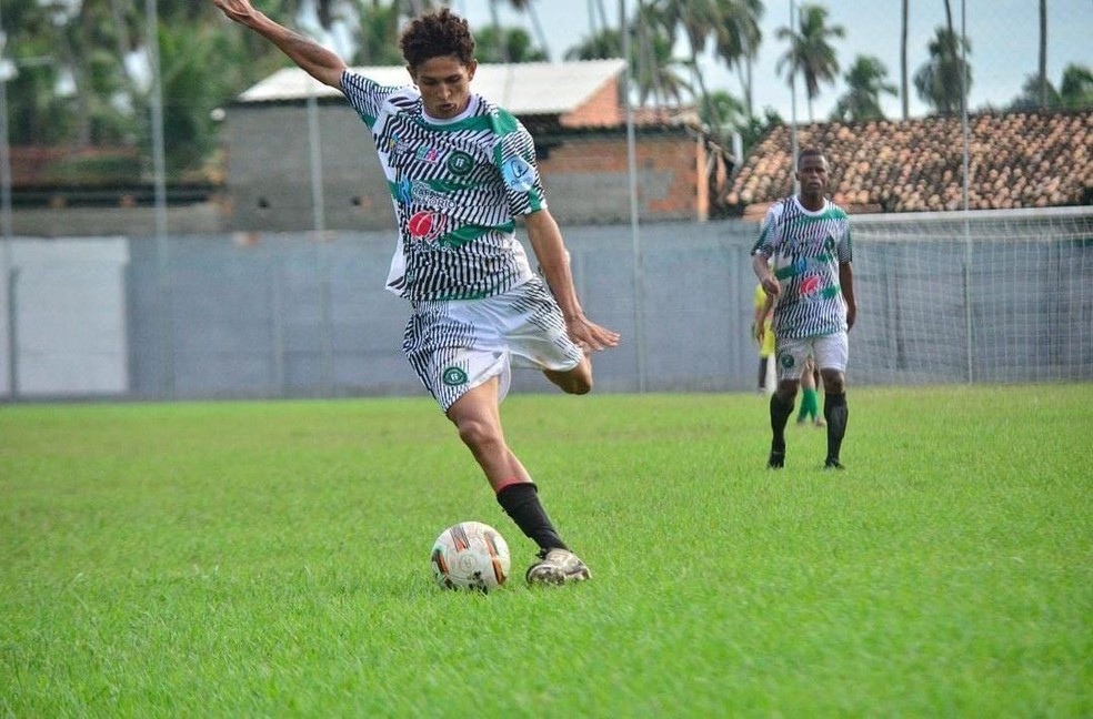 João Guilherme Clemente da Silva, o Cabelinho, disputou cinco jogos da Segunda Divisão do Campeonato Alagoano — Foto: Reprodução/Instagram