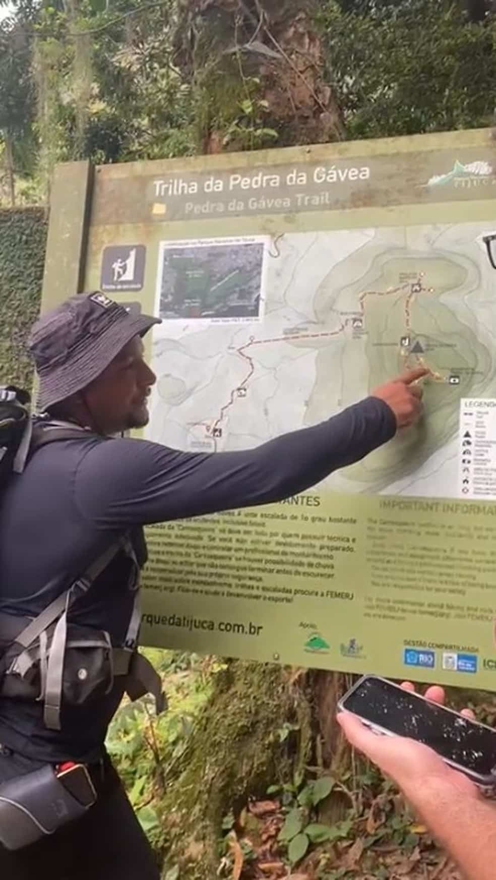 Leilson momentos antes de guiar o grupo para a Pedra na Gávea — Foto: Reprodução