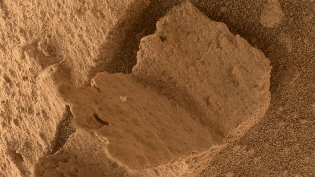 Pedra em formato de livro encontrada em Marte por rover da NASA