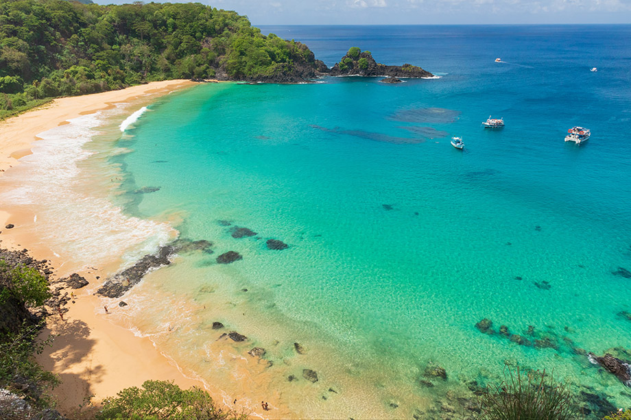 Baia de sancho entra em ranking das melhores praias do mundo