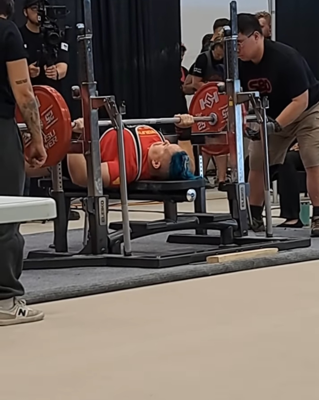 Com esse total, Andres estabeleceu um novo recorde nacional feminino canadense no campeonato, ao mesmo tempo que é um recorde mundial feminino não oficial. 