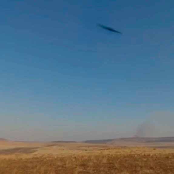 Imagens mostram Suposto OVNI em forma de flecha é visto girando nos céus da Argentina. Foto: Twitter @Mauro_Mateos