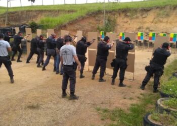 Foto: Cem policiais do 37º Batalhão da Polícia Militar (RESENDE) participaram do treinamento de ‘Tiro de Defesa Policial’-Divulgação.