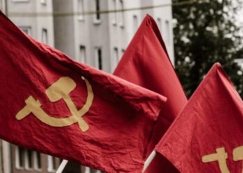 Foto: Unsplash/Bandeira símbolo do comunismo (imagem ilustrativa).