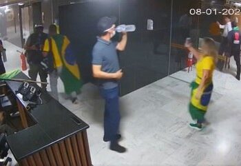 Foto: REPRODUÇÃO/CÂMERA DE SEGURANÇA DO PALÁCIO DO PLANALTO - 08.01.2023.