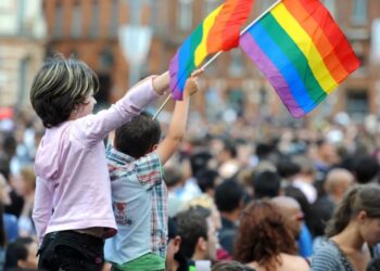 Foto: "Crianças trans" estariam recebendo tratamentos relacionados à "disforia de gênero" desde os 2 anos na Carolina do Norte | Flickr/Guillaume Paumier.