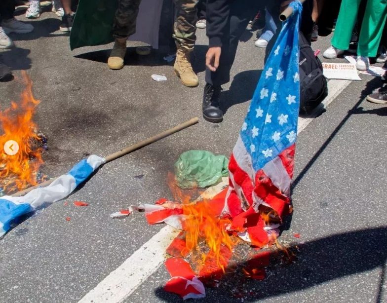 extrema esquerda - bandeira de israel - terroristas do hamas - pstu 2