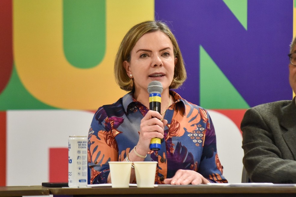 A presidente nacional do PT, Gleisi Hoffmann, durante a convenção partidária de sua sigla — Foto: Roberto Casimiro/Fotoarena/Agência O Globo