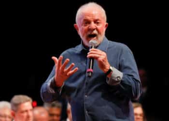 O presidente Luiz Inácio Lula da Silva (PT) durante a conferência eleitoral do Partido dos Trabalhadores, no Centro de Convenções Ulysses Guimarães, em Brasília (DF) evento que contou com a presença do Fernando Haddad, ministro da Fazenda; Paulo Pimenta, ministro da Secom; Camilo Santana, ministro da Educação; Paulo Teixeira, ministro do Desenvolvimento Agrário; Luiz Marinho, ministro do Trabalho e Emprego; Janja Lula da Silva, primeira-dama da República.O objetivo é construir as estratégias para as eleições municipais de 2024.  | Sérgio Lima/Poder360 - 08.dez.2023