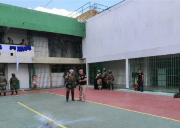Operação policial no Conjunto Penal de Juazeiro, na Bahia, de gestão privada — Foto: Secretaria de Justiça da Bahia