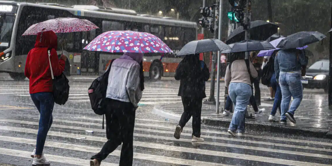 Alerta: ciclone se forma próximo à Bahia e pode impactar todo o Brasil