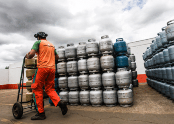 Auxílio Gás: Descubra se você tem direito e como solicitar AGORA! Veja;