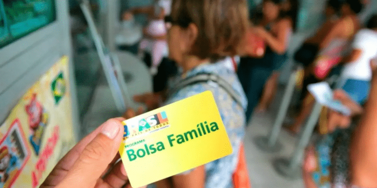 Beneficiários do Bolsa Família poderão receber até R$ 950 pelo aplicativo Caixa Tem!