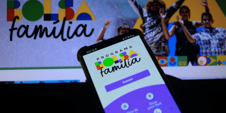 Bolsa Família prioriza mães solteiras com pagamentos especiais em maio