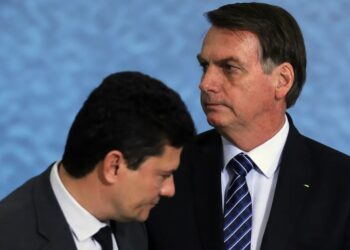 O ex-presidente Jair Bolsonaro e e Sergio Moro — Foto: Jorge William/Agência O Globo