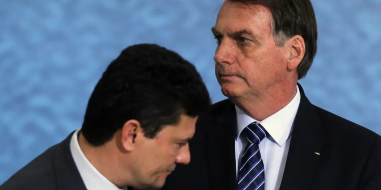 O ex-presidente Jair Bolsonaro e e Sergio Moro — Foto: Jorge William/Agência O Globo