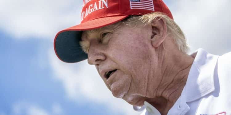 Doral (Usa), 07/04/2024.- Former US President Donald Trump attends the final of the LIV Golf Team Championship celebrated at the Trump National Doral in Doral, Florida, USA, 07 April 2024. EFE/EPA/CRISTOBAL HERRERA-ULASHKEVICH