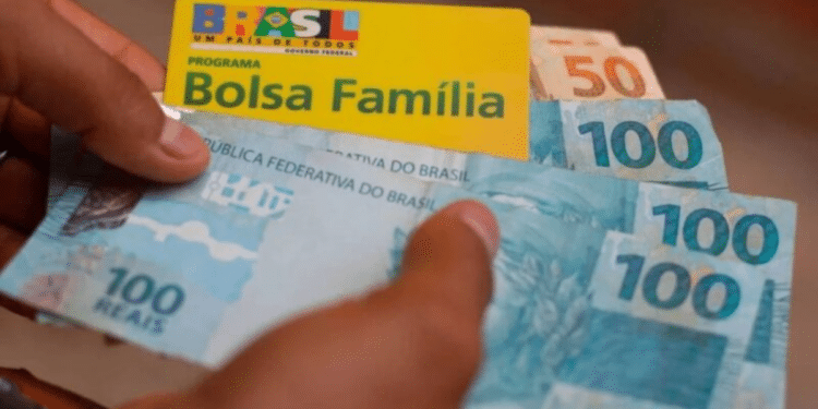 Bolsa Família abril pagará HOJE (19/04) até R$800 para esse grupo de pessoas