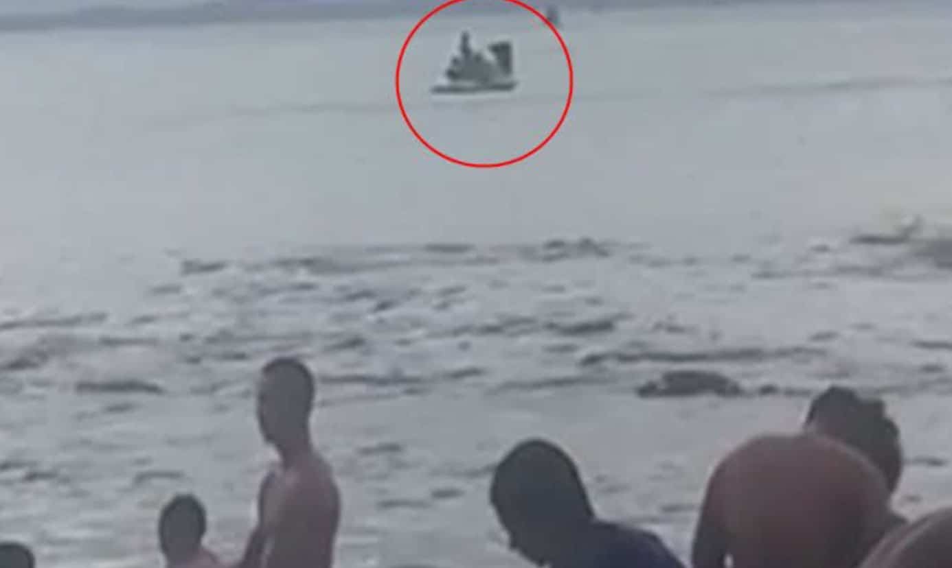 VÍDEO: casal é flagrado tendo relações íntimas em cima de jet ski no meio  de praia lotada; VEJA - Terra Brasil Notícias