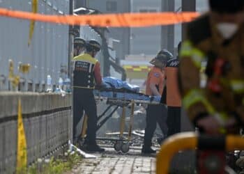 Emergency personnel transport the body of a victim at the scene of a fire at a lithium battery factory owned by South Korean battery maker Aricell in Hwaseong on June 24, 2024. Around 20 bodies have been found at a South Korean lithium battery factory after a massive blaze on June 24, the Yonhap news agency said, with firefighters saying they were still searching the building. (Photo by ANTHONY WALLACE / AFP)