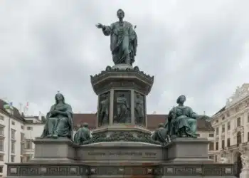 Monumento em homenagem ao imperador Francisco 2º, no Palácio de Hofburg, em Viena, capital da Áustria. Foto: Diego Delso/WikkiCommons.