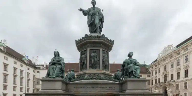 Monumento em homenagem ao imperador Francisco 2º, no Palácio de Hofburg, em Viena, capital da Áustria. Foto: Diego Delso/WikkiCommons.