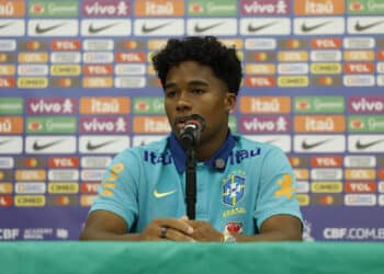 Endrick durante entrevista coletiva nessa sexta-feira 21/06. (Foto: Rafael Ribeiro/CBF)