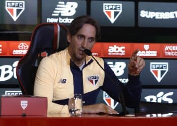 Luis Zubeldía sendo apresentado pela primeira vez no São Paulo FC. - Foto: Divulgação / saopaulofc