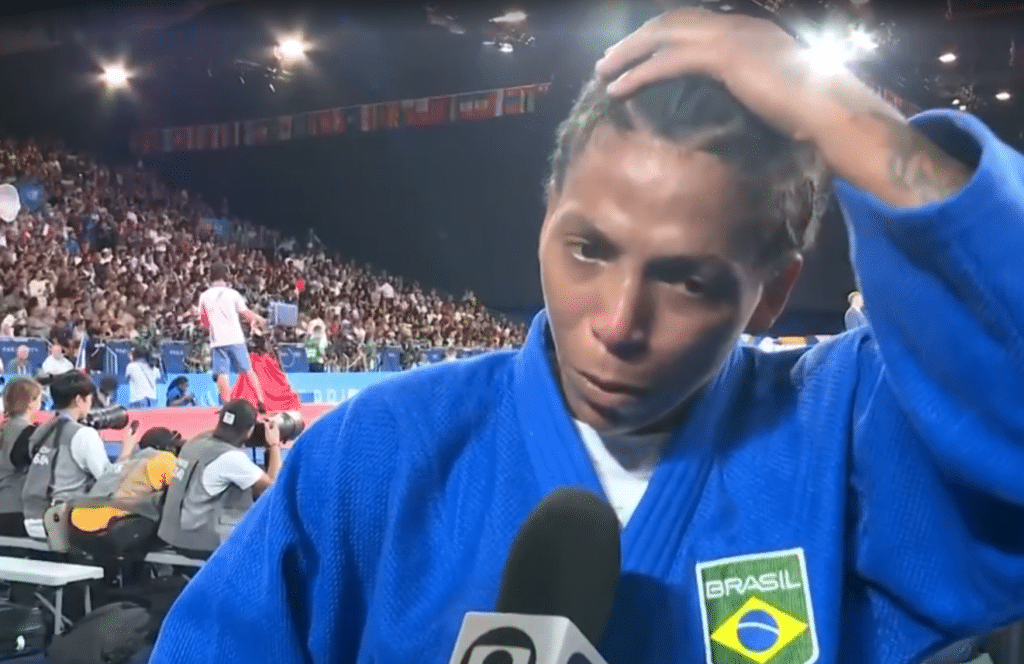 Rafaela Silva em entrevista para a Globo após derrota. - Foto: Reprodução / Sporttv