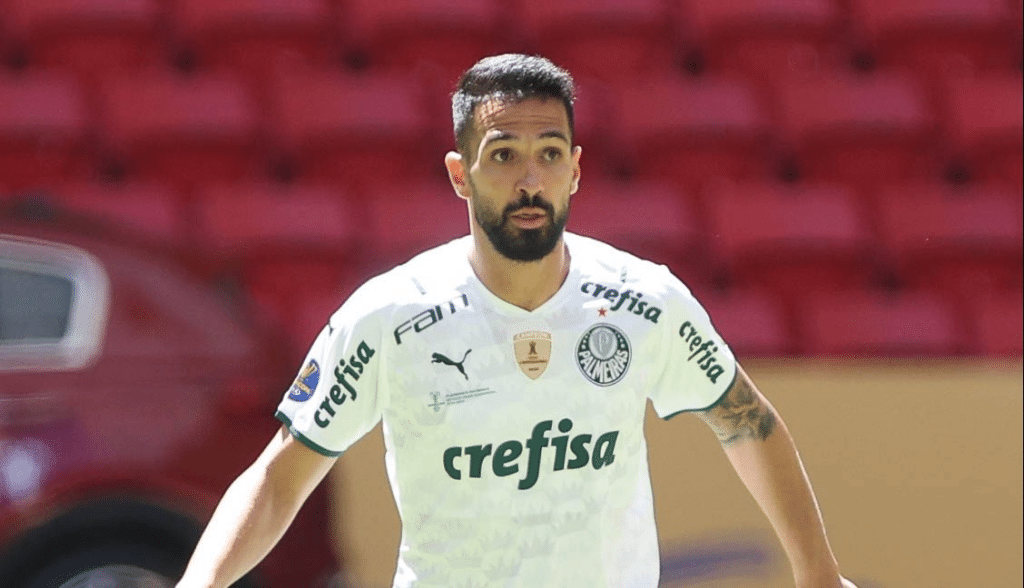 Famoso jogador ex-Palmeiras tem carro alvejado por tiro no RJ