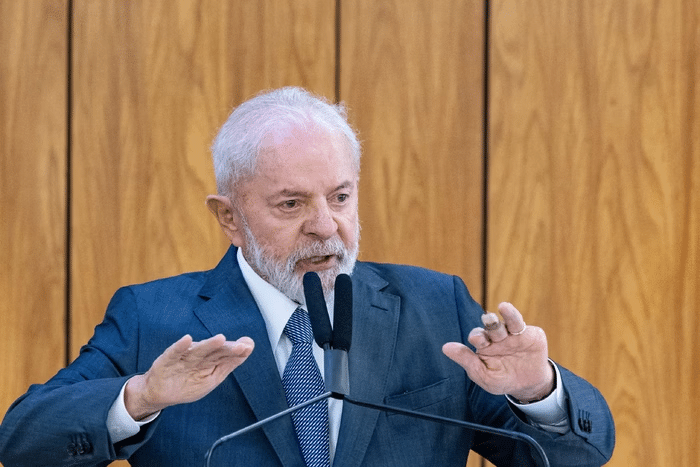 Irreal: discurso de Lula em cadeia nacional é desconexo com os fatos