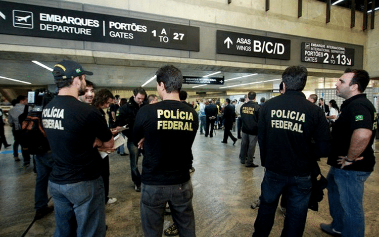 Operação da PF prende casal e filha em aeroporto por transportar droga em seus corpos