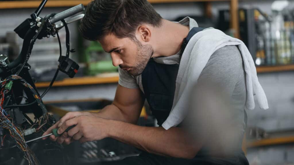 Conheça os 10 cursos técnicos que garantem as melhores oportunidades de emprego no Brasil; VEJA LISTA