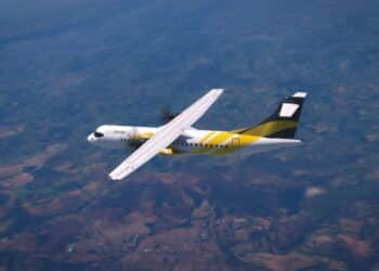 ATR-72 VOEPASS flying over vinhedo city, 9 ago, Vinhedo, Brazil.