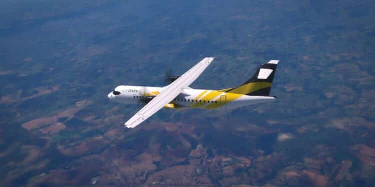 ATR-72 VOEPASS flying over vinhedo city, 9 ago, Vinhedo, Brazil.