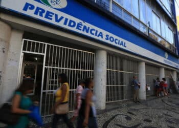 salvador, bahia / brazil - September 29, 2015: View of the INSS Agency Facade in the Center of Salvador. *** Local Caption ***