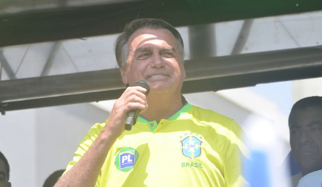 Pesquisa revela Bolsonaro liderando na disputa contra Lula; VEJA NÚMEROS