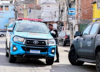 (INT) Fatal shootings between Police and criminals in Rio de Janeiro. July 12, 2022, Rio de Janeiro, Brazil: A shooting on Avenida Leopoldo Bulhoes, in Manguinhos, in the North Zone of Rio de Janeiro, left at least six dead on Tuesday (12). Civilian police officers were attacked by criminals as they passed through Avenida Dom Helder Camara on their way to Cidade da Policia. There was a reaction and the agents requested reinforcement. According to the Civil Police, men from the Special Resources Coordination (Core) went to the scene and there was an intense confrontation that resulted in the deaths of six suspects.
Credit: Jose Lucena/TheNews2