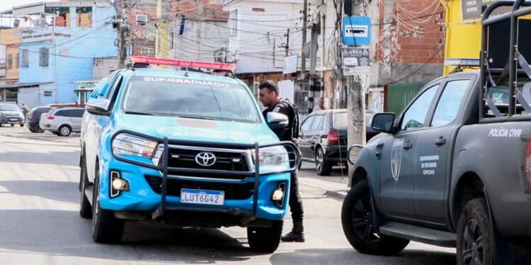 (INT) Fatal shootings between Police and criminals in Rio de Janeiro. July 12, 2022, Rio de Janeiro, Brazil: A shooting on Avenida Leopoldo Bulhoes, in Manguinhos, in the North Zone of Rio de Janeiro, left at least six dead on Tuesday (12). Civilian police officers were attacked by criminals as they passed through Avenida Dom Helder Camara on their way to Cidade da Policia. There was a reaction and the agents requested reinforcement. According to the Civil Police, men from the Special Resources Coordination (Core) went to the scene and there was an intense confrontation that resulted in the deaths of six suspects.
Credit: Jose Lucena/TheNews2