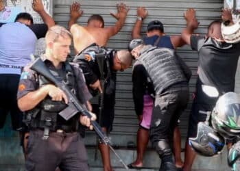 (INT) Fatal shootings between Police and criminals in Rio de Janeiro. July 12, 2022, Rio de Janeiro, Brazil: A shooting on Avenida Leopoldo Bulhoes, in Manguinhos, in the North Zone of Rio de Janeiro, left at least six dead on Tuesday (12). Civilian police officers were attacked by criminals as they passed through Avenida Dom Helder Camara on their way to Cidade da Policia. There was a reaction and the agents requested reinforcement. According to the Civil Police, men from the Special Resources Coordination (Core) went to the scene and there was an intense confrontation that resulted in the deaths of six suspects.
Credit: Jose Lucena/TheNews2