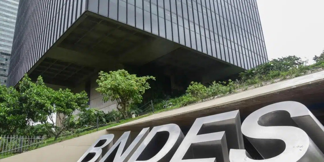 BNDES abre edital de concurso - Veja os salários e critérios para se inscrever