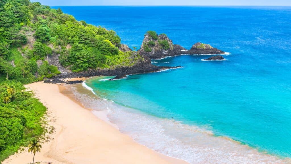 Paraíso tropical: descubra a praia brasileira eleita a melhor do mundo em 2024