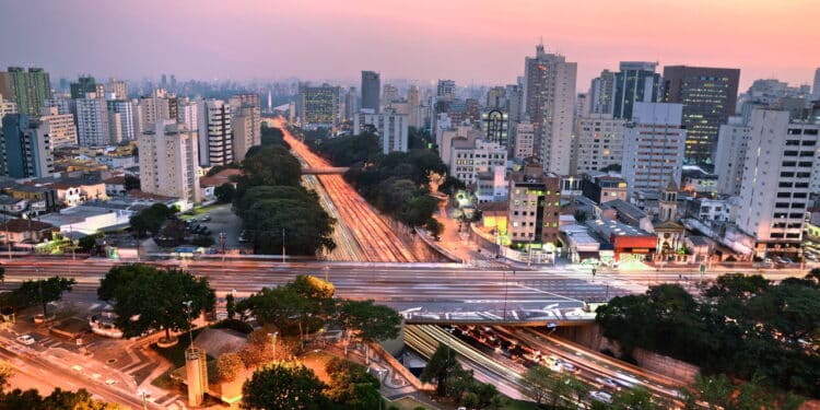 Luzes de São Paulo na Avenida 23 de Maio