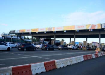 camacari, bahia, brazil - february 26, 2022: toll plaza on highway BA 099 - Estrada do Coco - in the Abrantes region.