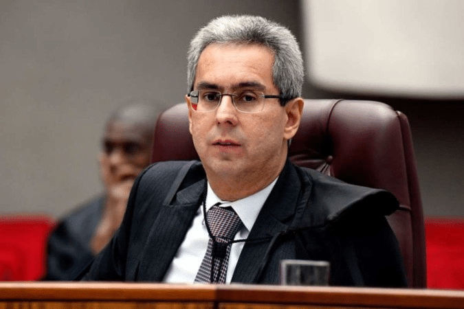 Confusão no STJ: ministro se irrita com colega ministra e abandona sessão; VEJA VÍDEO