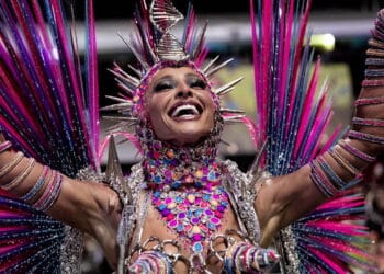 SAO PAULO (SP), 02/10/2024 - CARNIVAL-DESFILE-ANHEMBI-SP- Sabrina Sato during the Gavioes da Fiel school parade during the Sao Paulo samba schools parade, valid for the parades of the special group of the samba schools of Sao Paulo, held at the Anhembi Sambadrome, north of the city of Sao Paulo, this Saturday, February 10, 2024. (Foto: Pedro Paulo Diaz/Thenews2/Deposit Photos)