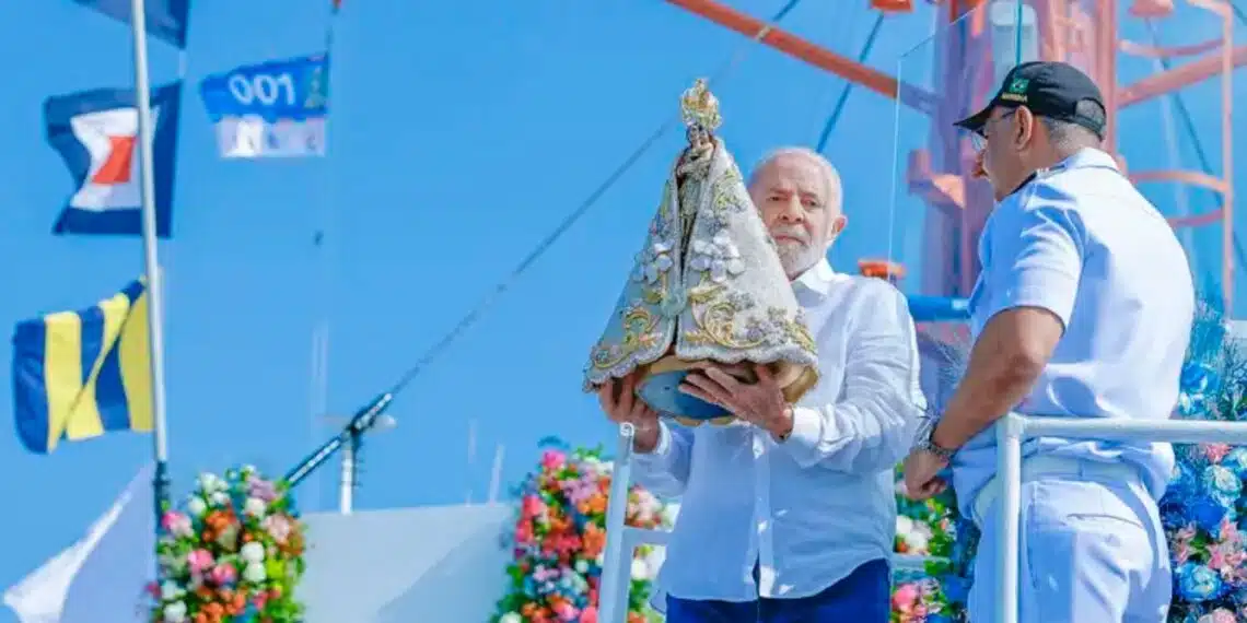 VÍDEO: Lula participa do Círio de Nazaré e fiéis gritam: “Vai roubar a santa